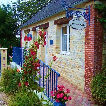 Gite Le Moulin Saint-Vaast-sur-Seulles Экстерьер фото